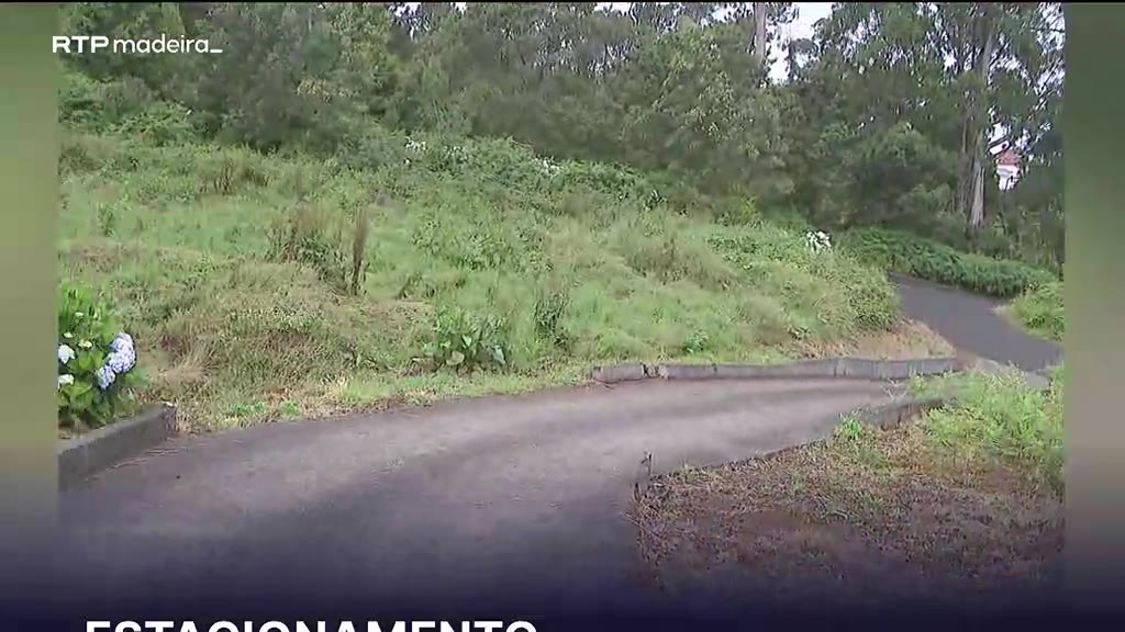 Parque de estacionamento provisório em Santana