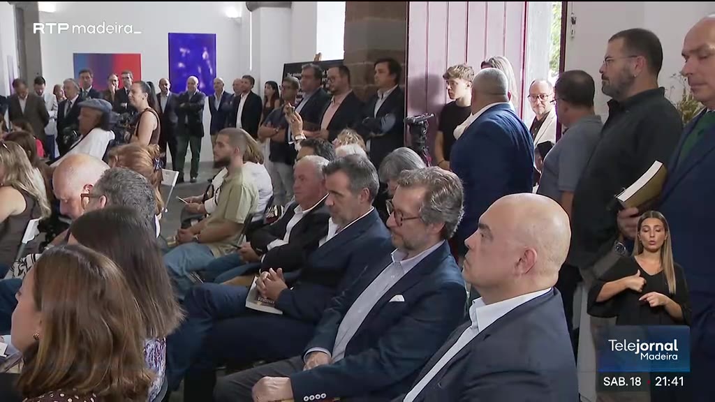 Obra da sala de concertos da Orquestra Clássica da Madeira parada