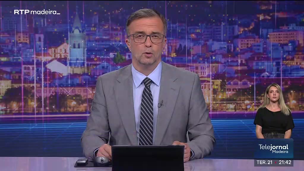 Morte de vitelo na Feira do Gado no Porto do Mós gera polémica