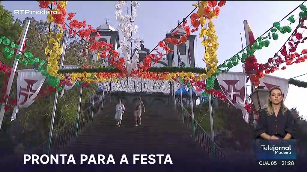 Novena em honra da Senhora do Monte começa com trabalho noturno dos fiéis