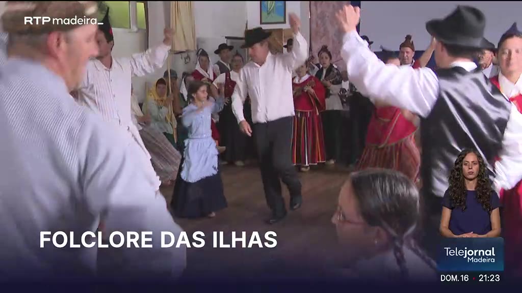 Encontro de folclore no Santo da Serra