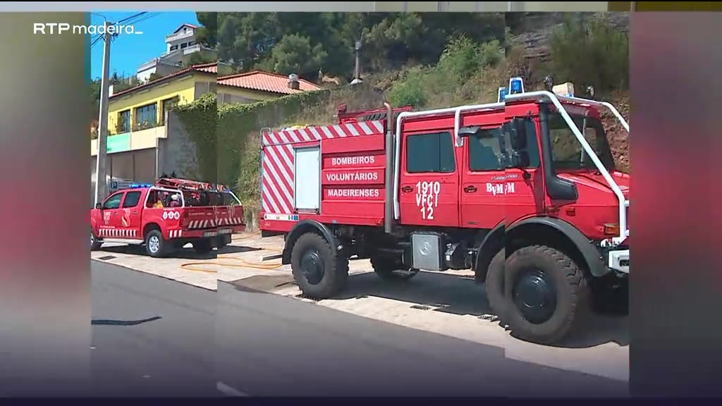 Incêndio em Câmara de Lobos mobiliza bombeiros de três concelhos