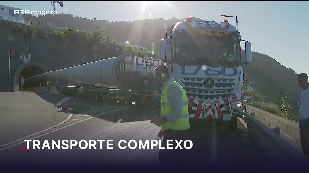 Transporte de aerogeradores para o Paúl da Serra